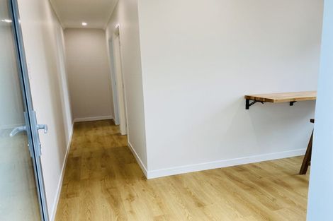 Photo of property in 12 Cromwell Point, Newlands, Wellington, 6037