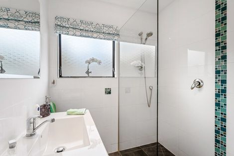 Photo of property in 5a Glenbrook Grove, Naenae, Lower Hutt, 5011