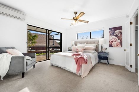 Photo of property in 57 Dalwhinnie Parade, Highland Park, Auckland, 2010