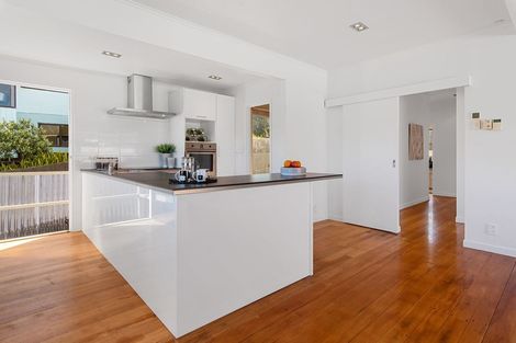 Photo of property in 4 The Esplanade, Campbells Bay, Auckland, 0630