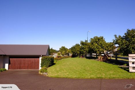 Photo of property in 4 Gavinike Place, Waimauku, 0812