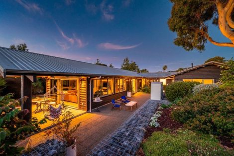 Photo of property in 4 Ferndale Drive, Waikanae, 5036