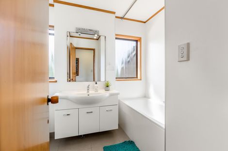 Photo of property in 33 St Annes Crescent, Wattle Downs, Auckland, 2103