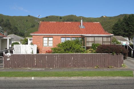 Photo of property in 15 Newcombe Street, Naenae, Lower Hutt, 5011