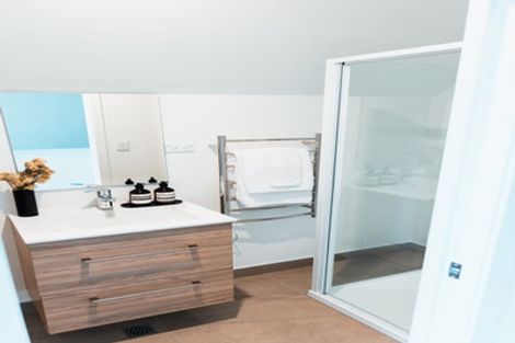 Photo of property in 16/12 Tawa Road, Te Atatu Peninsula, Auckland, 0610