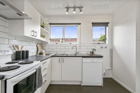 Photo of property in 48b Whites Line West, Woburn, Lower Hutt, 5010