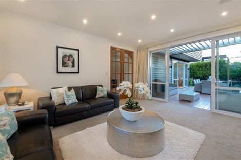 Photo of property in 4a Rothesay Bay Road, Rothesay Bay, Auckland, 0630