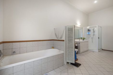 Photo of property in 19 View Road, Campbells Bay, Auckland, 0630