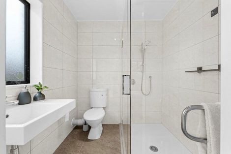 Photo of property in 12 Paradise Place, Pakuranga Heights, Auckland, 2010