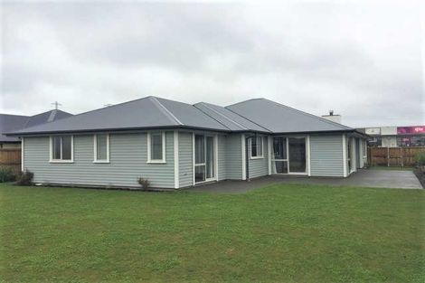 Photo of property in 28 Huntingdon Drive, Rangiora, 7400