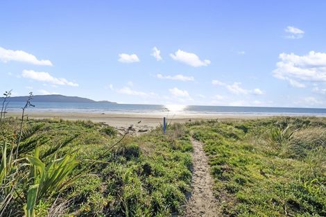Photo of property in 98 Field Way, Waikanae Beach, Waikanae, 5036