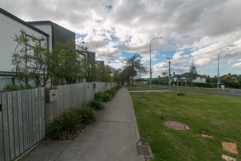 Photo of property in 125d Woodglen Road, Glen Eden, Auckland, 0602