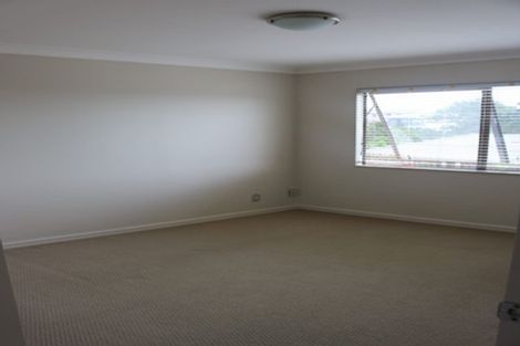 Photo of property in 26 Canary Place, Unsworth Heights, Auckland, 0632