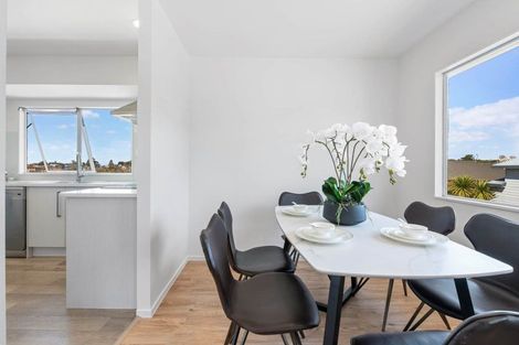 Photo of property in 2/57 Centorian Drive, Windsor Park, Auckland, 0632