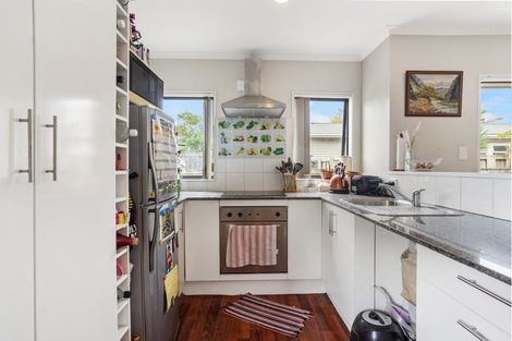 Photo of property in 5 Lendic Avenue, Henderson, Auckland, 0612