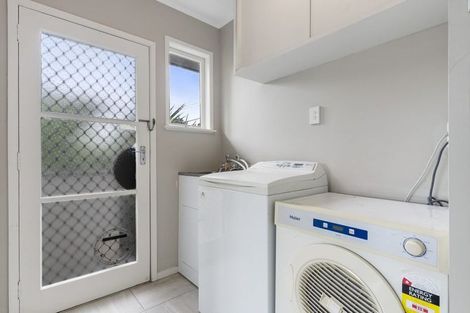 Photo of property in 234 Triangle Road, Massey, Auckland, 0614