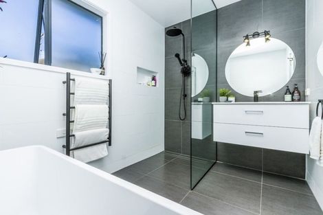 Photo of property in 1/28 Capilano Place, Glenfield, Auckland, 0629