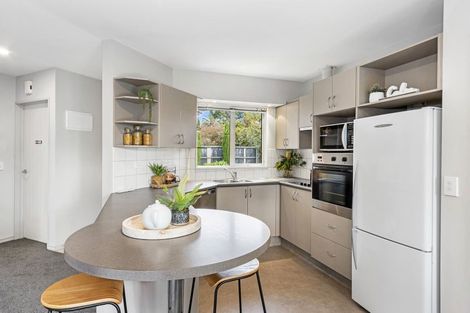 Photo of property in 2 Woodfield Lane, Redwood, Christchurch, 8051