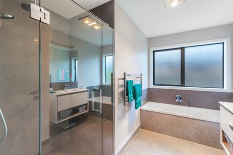 Photo of property in 24 Barry Curtis Place, Levin, 5510