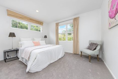 Photo of property in 28 Tamahere Drive, Glenfield, Auckland, 0629