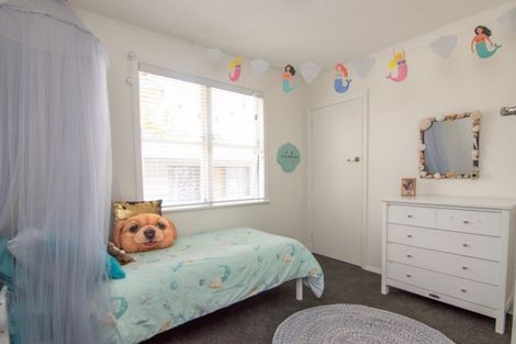 Photo of property in 43b Abraham Crescent, Milson, Palmerston North, 4414