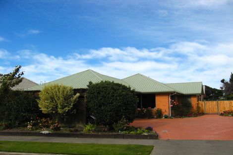 Photo of property in 37 Showgate Avenue, Sockburn, Christchurch, 8042