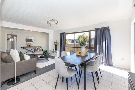 Photo of property in 33 Gilbass Avenue, Hamilton Lake, Hamilton, 3204