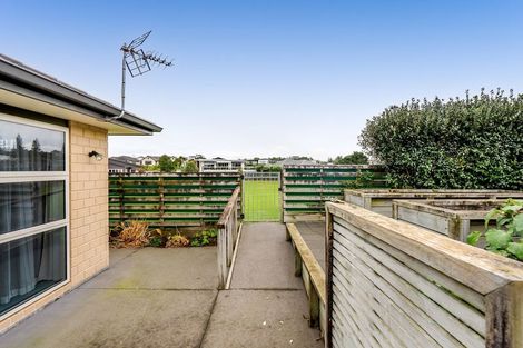 Photo of property in 6 Saint Andrews Parkway, Waiwhakaiho, New Plymouth, 4312