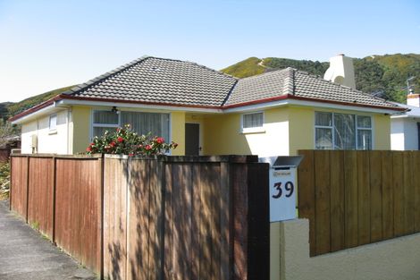 Photo of property in 39 Birdwood Road, Waterloo, Lower Hutt, 5011