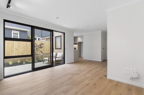 Photo of property in 1092a Great North Road, Point Chevalier, Auckland, 1022