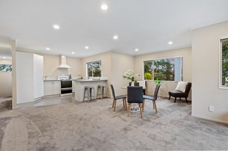 Photo of property in 20 Quincey Place, Massey, Auckland, 0614