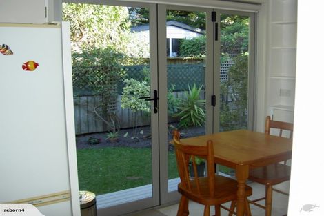 Photo of property in 2/20 Russell Street, Stanley Point, Auckland, 0624