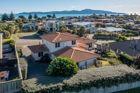 Photo of property in 136 Renown Road, Raumati South, Paraparaumu, 5032