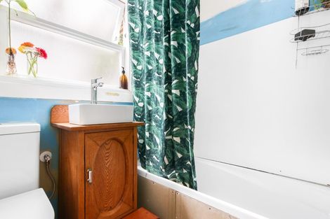 Photo of property in 48 Faraday Street, Hospital Hill, Napier, 4110