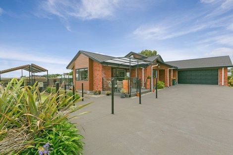 Photo of property in 12 Beach Road, Urenui, 4377
