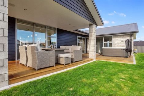 Photo of property in 21 Greystone Place, Omokoroa, 3114