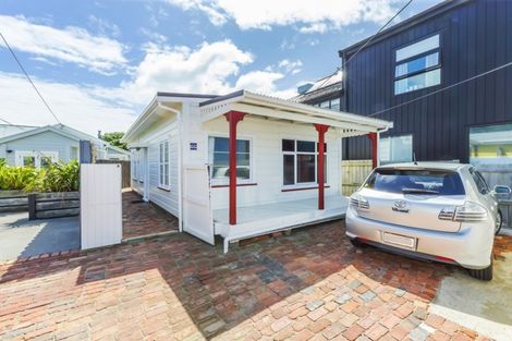 Photo of property in 68 Lyall Parade, Lyall Bay, Wellington, 6022