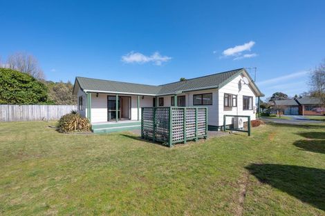 Photo of property in 6 Gibbs Place, Kinloch, Taupo, 3377