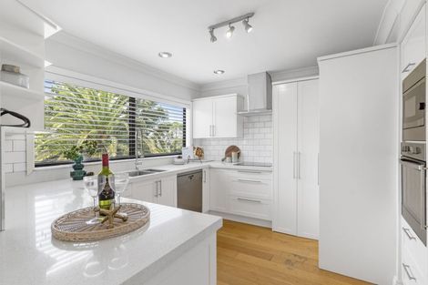 Photo of property in 55 Seaton Road, Murrays Bay, Auckland, 0630