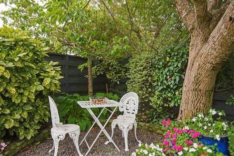 Photo of property in 5 Patterson Grove, Waikanae, 5036