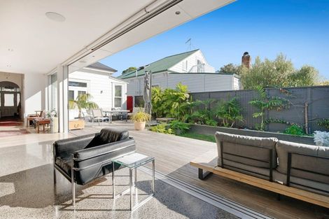 Photo of property in 2 Tainui Road, Devonport, Auckland, 0624