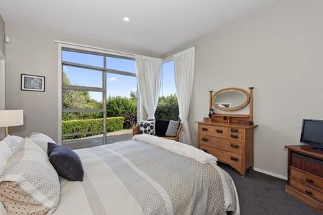 Photo of property in 5 Oldfield Court, Huntington, Hamilton, 3210