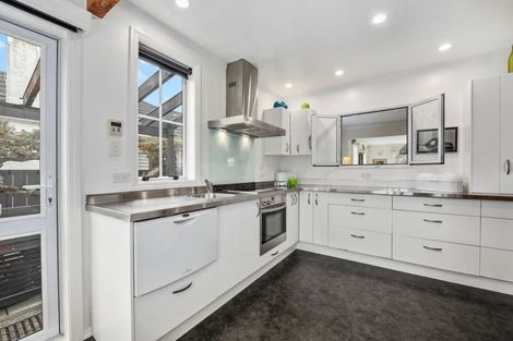 Photo of property in 9 Oak Street, Ebdentown, Upper Hutt, 5018