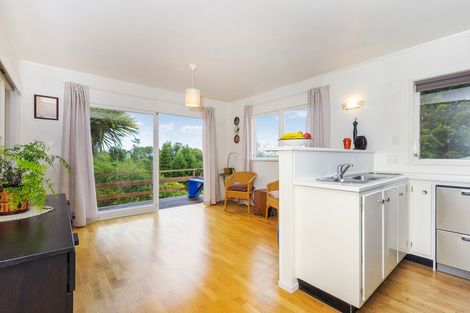 Photo of property in 12 De Val Drive, Titirangi, Auckland, 0604