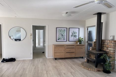 Photo of property in 81 Kemp Road, Massey, Auckland, 0614