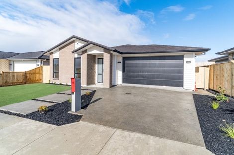Photo of property in 16 Rauaruhe Road, Karaka, Papakura, 2113