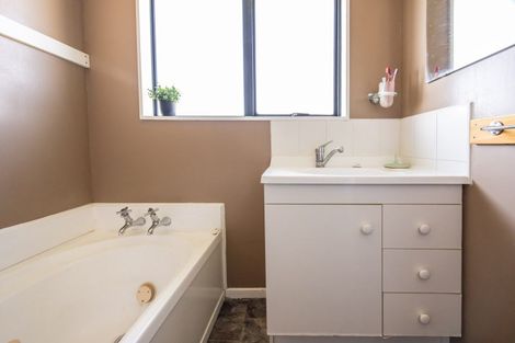 Photo of property in 28 Peppertree Glade, Kelvin Grove, Palmerston North, 4414