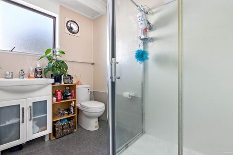 Photo of property in 2/31 Sutton Crescent, Papakura, 2110