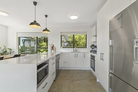 Photo of property in 1/39 Sunset Road, Totara Vale, Auckland, 0632