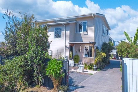 Photo of property in 2a Bamboo Grove, Kelston, Auckland, 0602